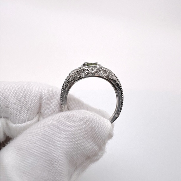 .925 Sterling Silver Vintage Inspired Simulated Peridot Cz Ring - Picture 14 of 17